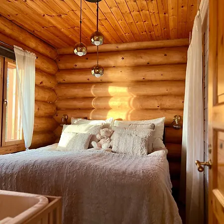 Σαλέ River's Whisper *