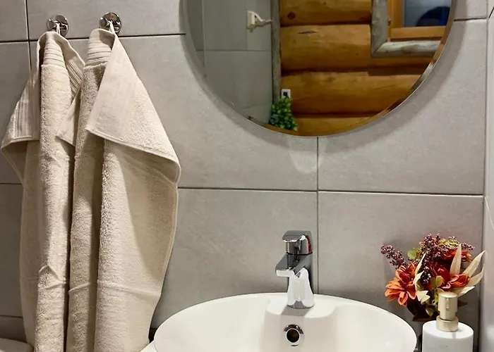 木屋 River's Whisper